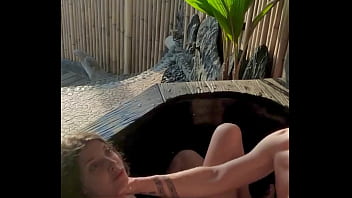 Balcony Fuck: Amateur Couple’s Public Sex Show